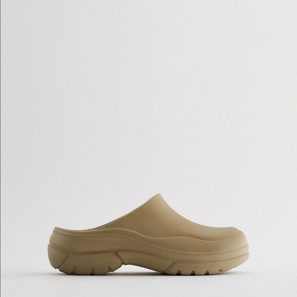 NWT Zara Taupe Lightweight Sport Sole Clogs 8-9